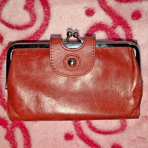 Hobo Lea Alice Leather Kisslock Wallet with Snap Closure, Mahogany